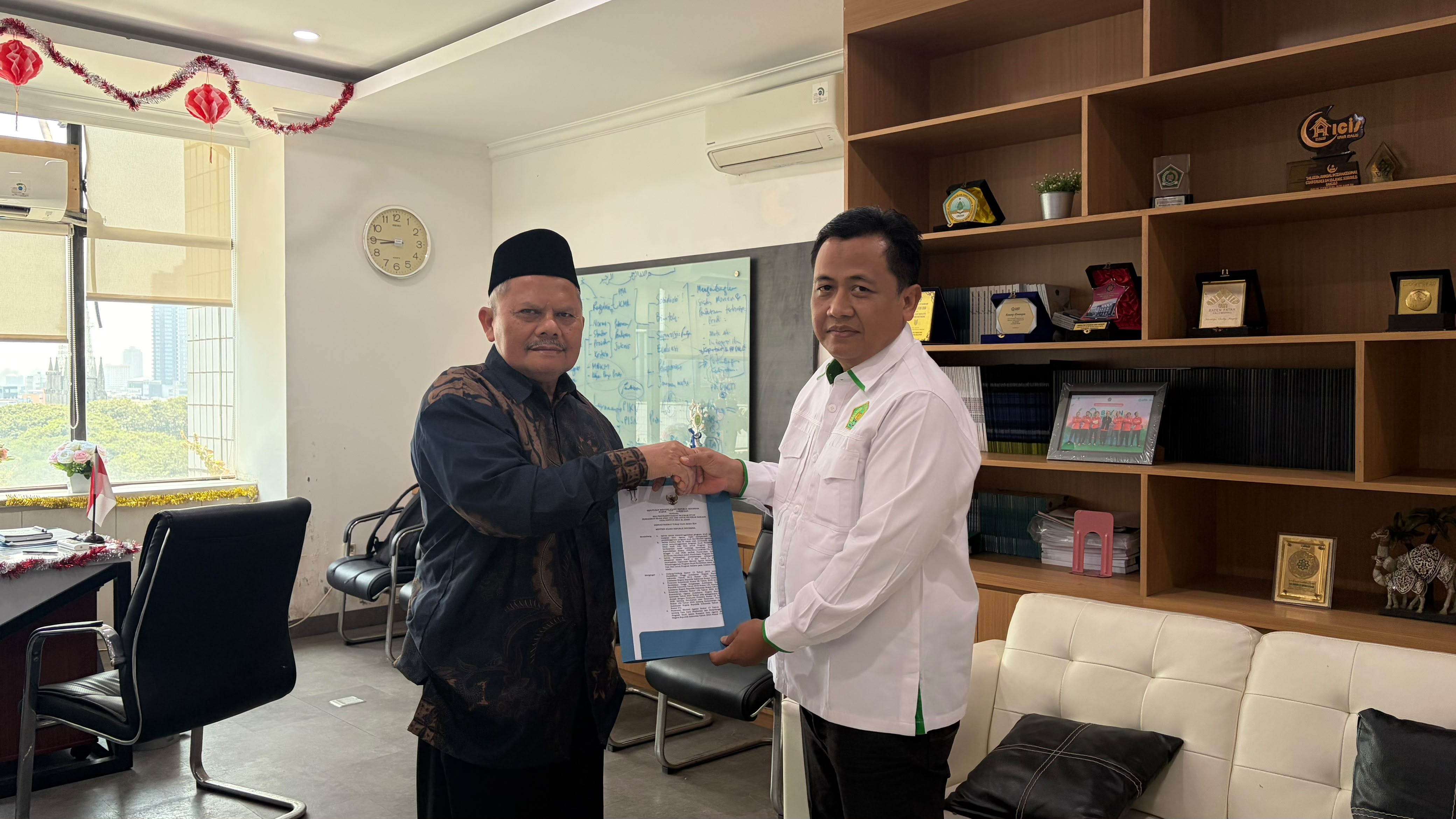 Penyerahan SK Prodi PIAUD dari Kemenag